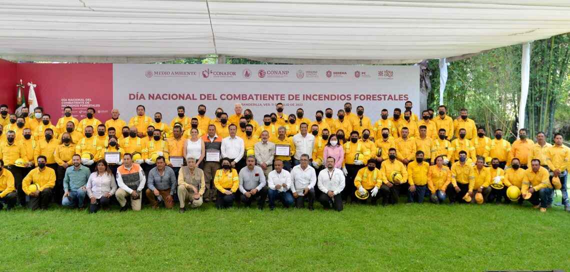 Reconocen brigadistas al Gobernador como el combatiente número uno en estas contingencias