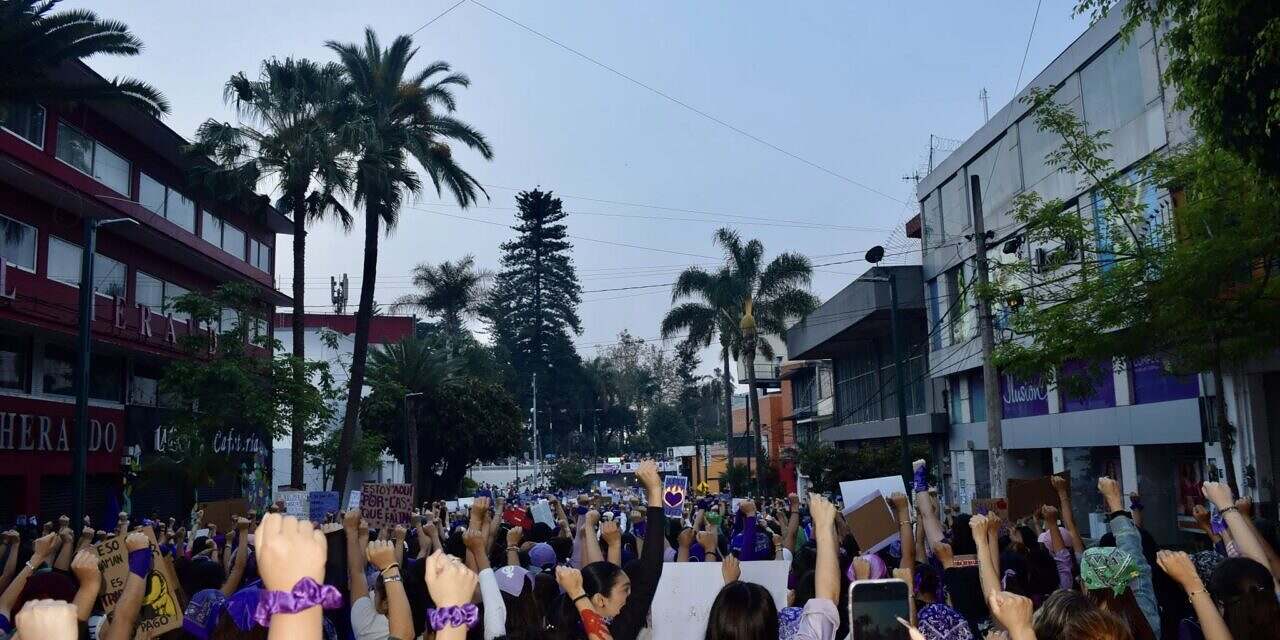 Xalapa vivió el 8M entre consignas y testimonios con madres, colectivas y estudiantes
